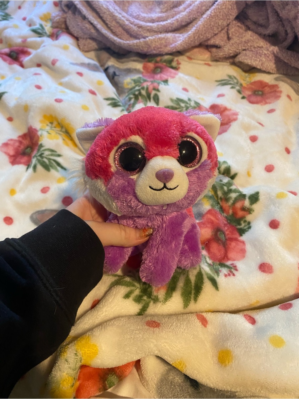 Glitter eyes pink berry raccoon